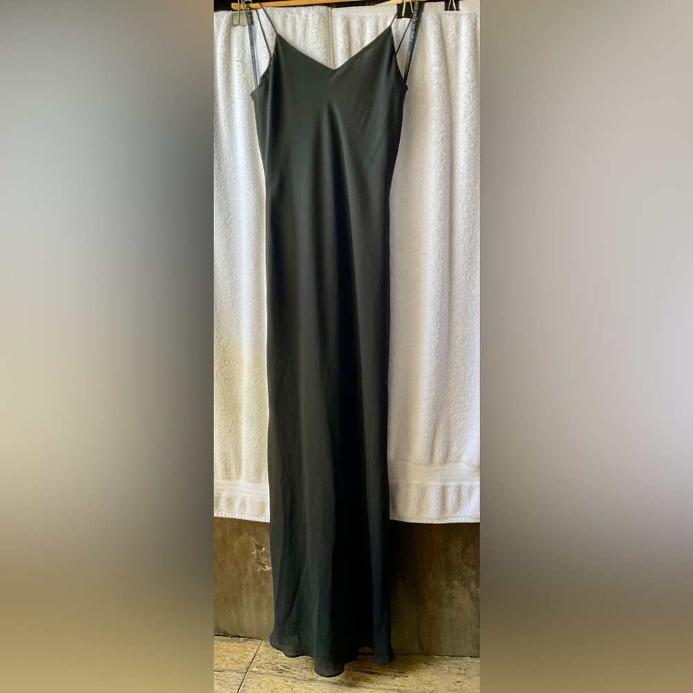 Niki Livas Chic Black Maxi Pencil Dress with Backless Design - Picture 5 of 11
